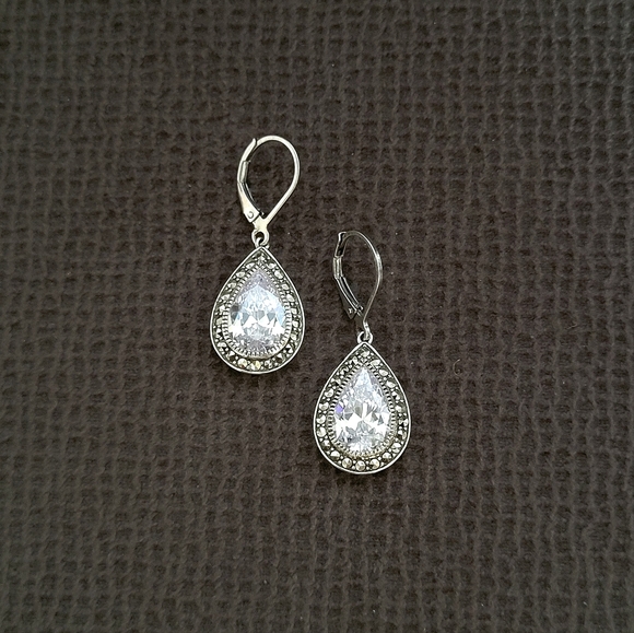 MARC Cubic Zirconia💎 Teardrop💧 Earrings with Swarovski Marcasite Gemstones - Picture 3 of 15